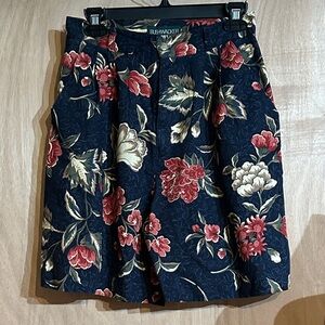 Floral Women's Short - Navy and Red